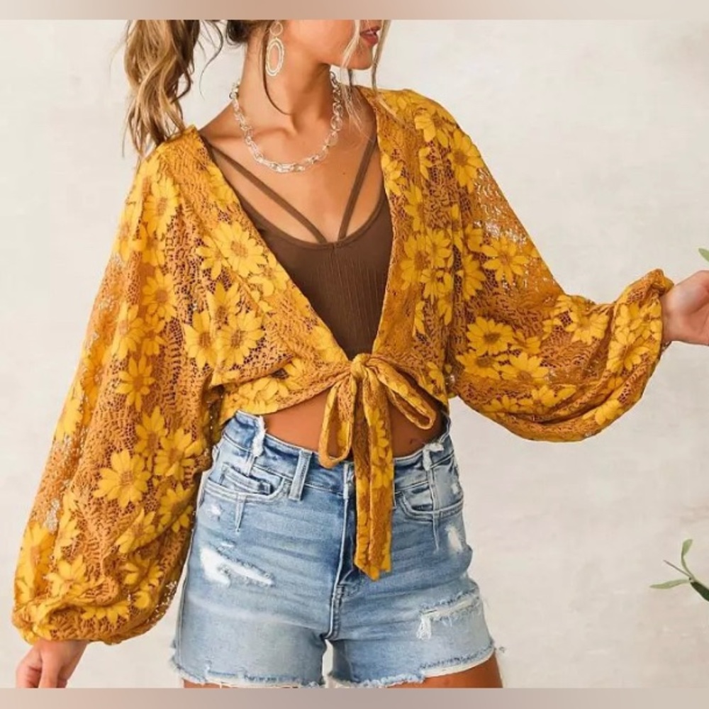 HYFVE Yellow Blouse Top size Large Buckle NEW